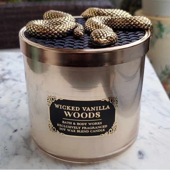 Bath & Body Works Vanilla Candle - Picture 6 of 6